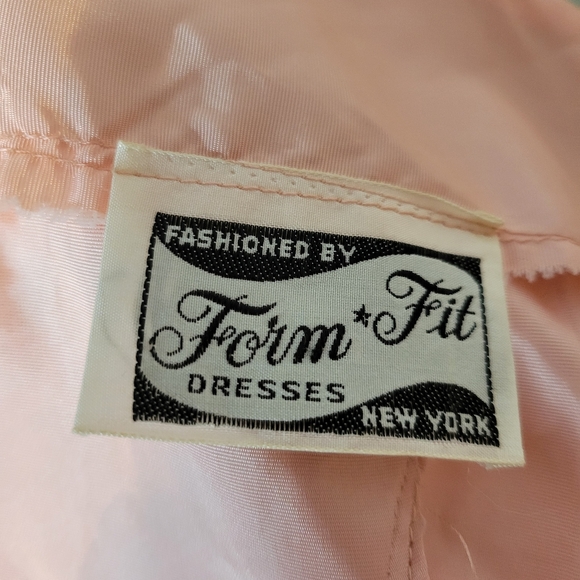 Vintage 1950s Pink Lace Cocktail Dress By Form Fit New York Knee Lenght - Picture 9 of 16